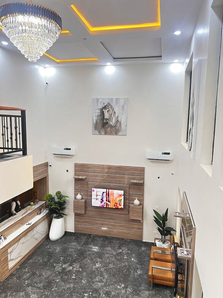 Фото De Rigg Place Victoria Island