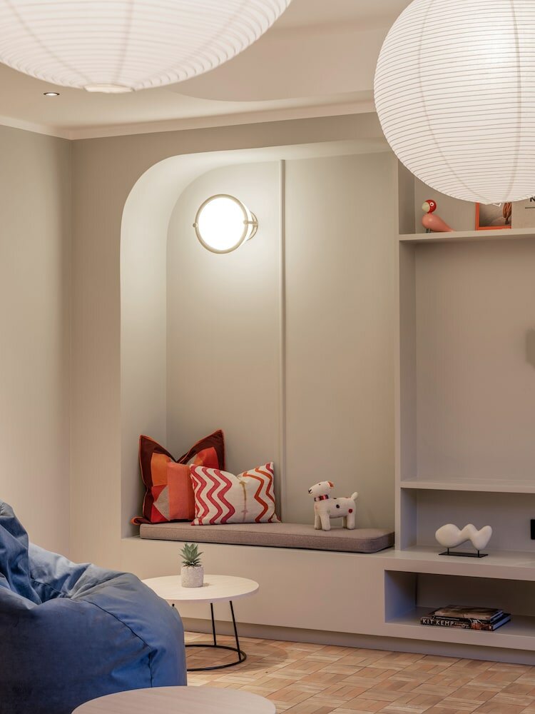 Фото Stylish Studios Southfields Station