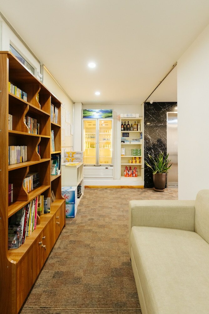 Фото Hb Serviced Apartment - 121b Quan Hoa