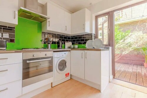 Гостиница Bright 2 Bedroom House in Kennington в Лондоне