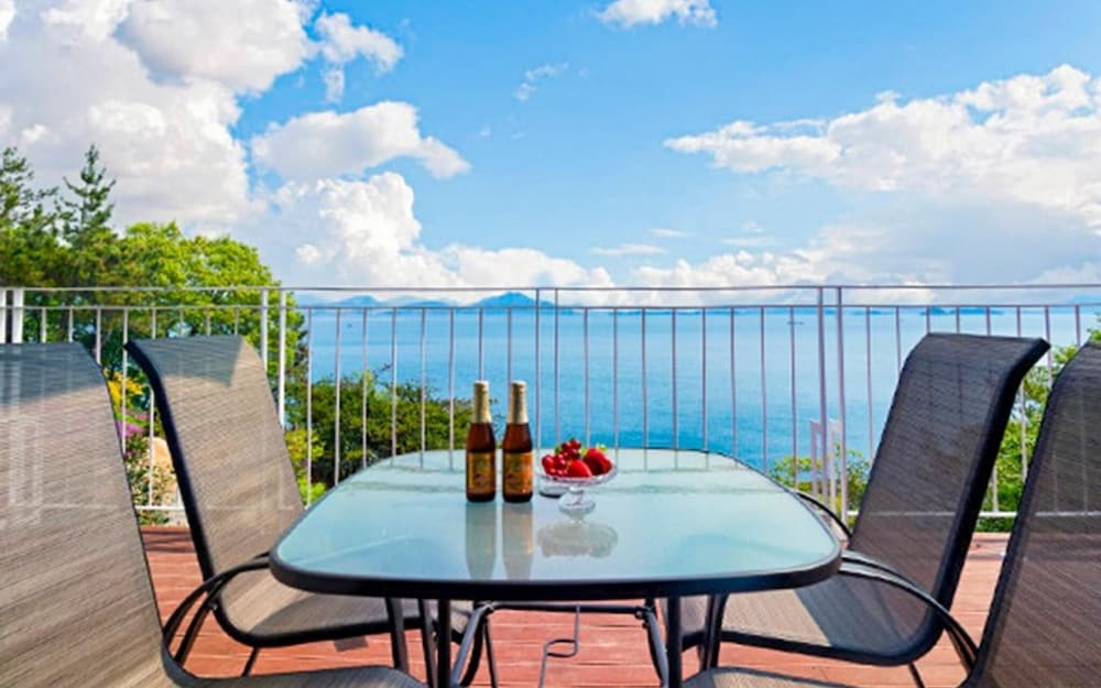 Фото Yeosu Marine Terrace Poolvilla