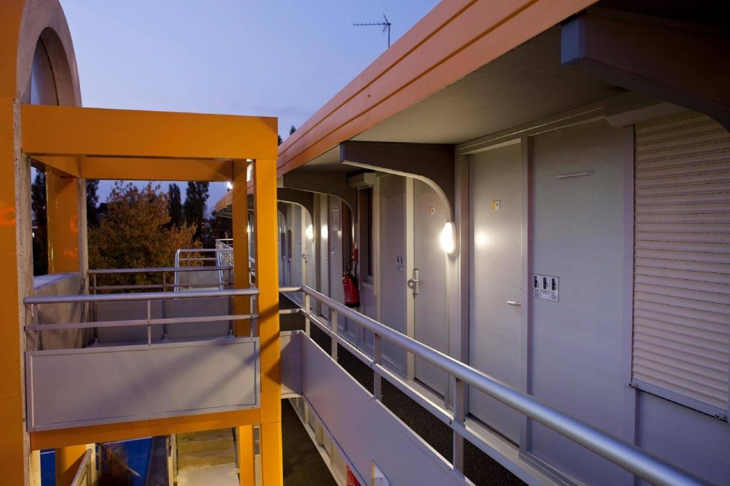 Фото Première Classe Versailles Saint Cyr L'ecole