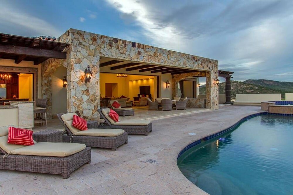 Фото Villa Delmar Exquisite Villa w Views