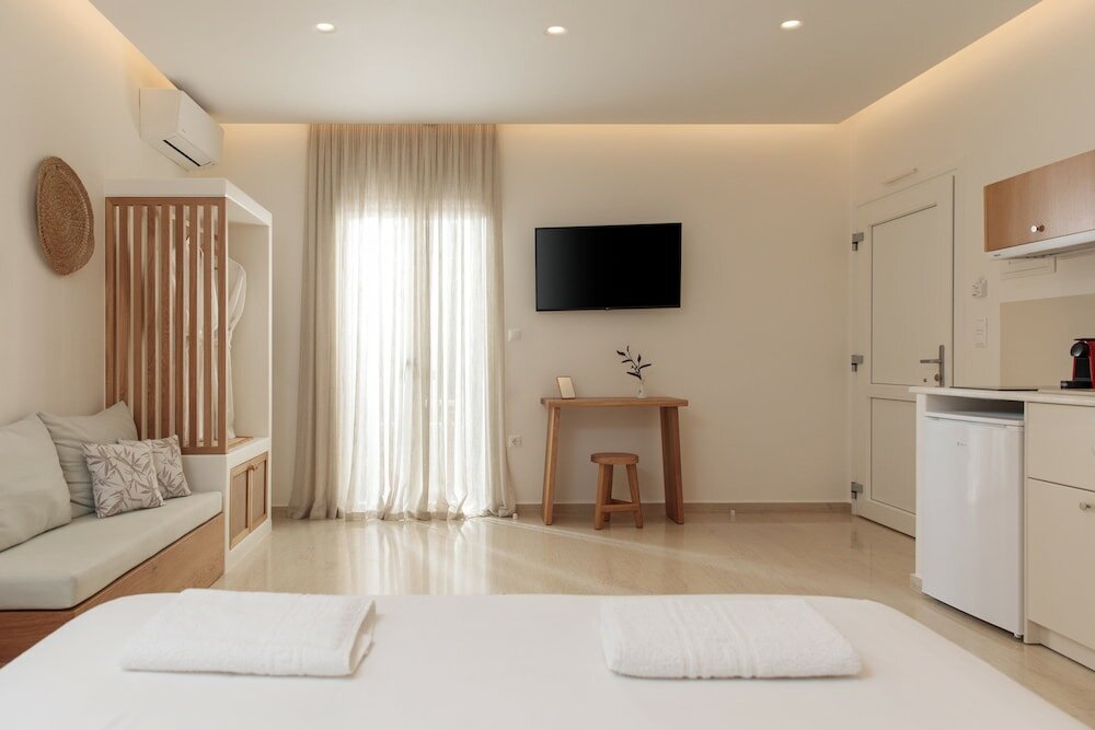 Фото Proteas Hotel & Suites