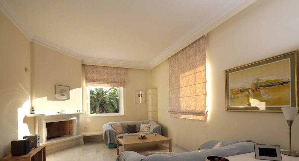 Фото Sublime Luxurious homm Villa in Paiania