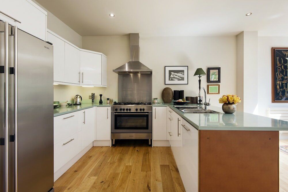 Фото Exquisite East Acton Home Close to Shepherds Bush by Underthedoormat