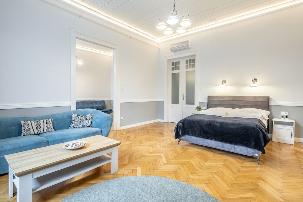 Фото Luxurious Apartment At City Center