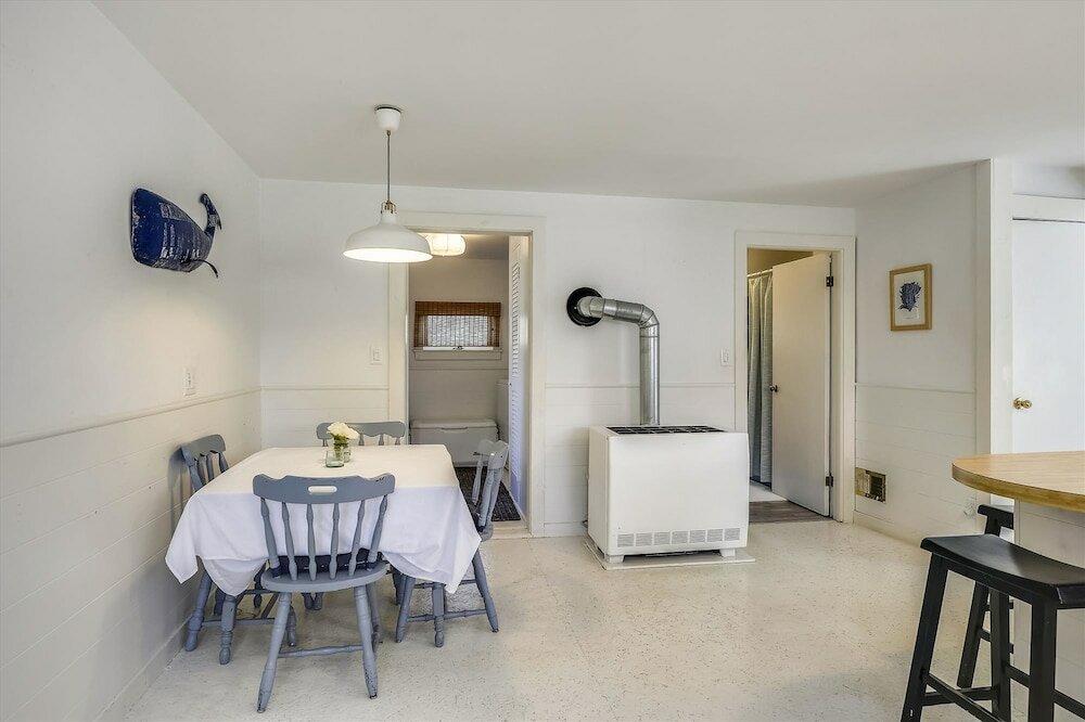 Фото Oak Bluffs 3-Bed Cottage, Walk to Town