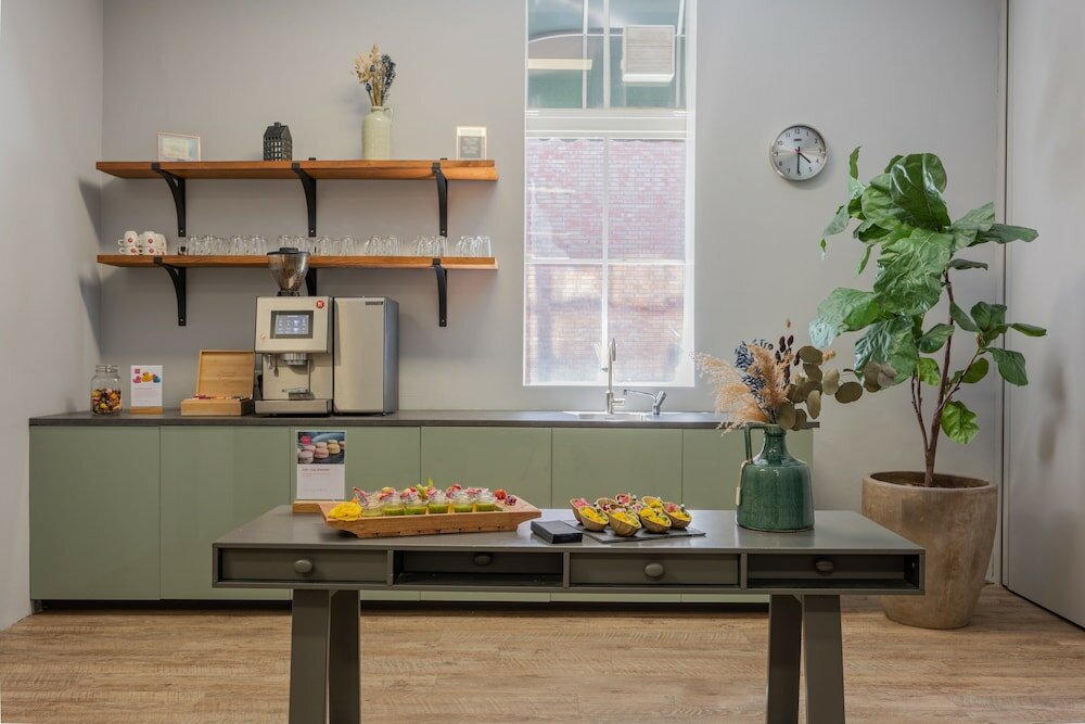 Фото Leonardo Hotel Breda City Center