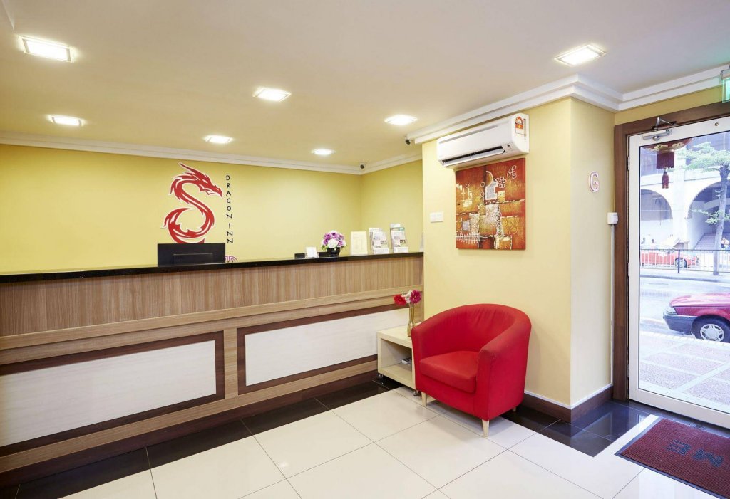 Фото Oyo 615 Dragon Inn Premium Hotel