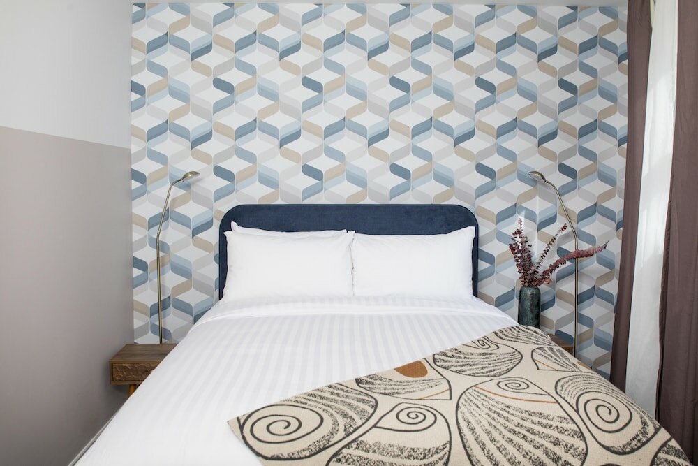 Фото Bob W Commercial House