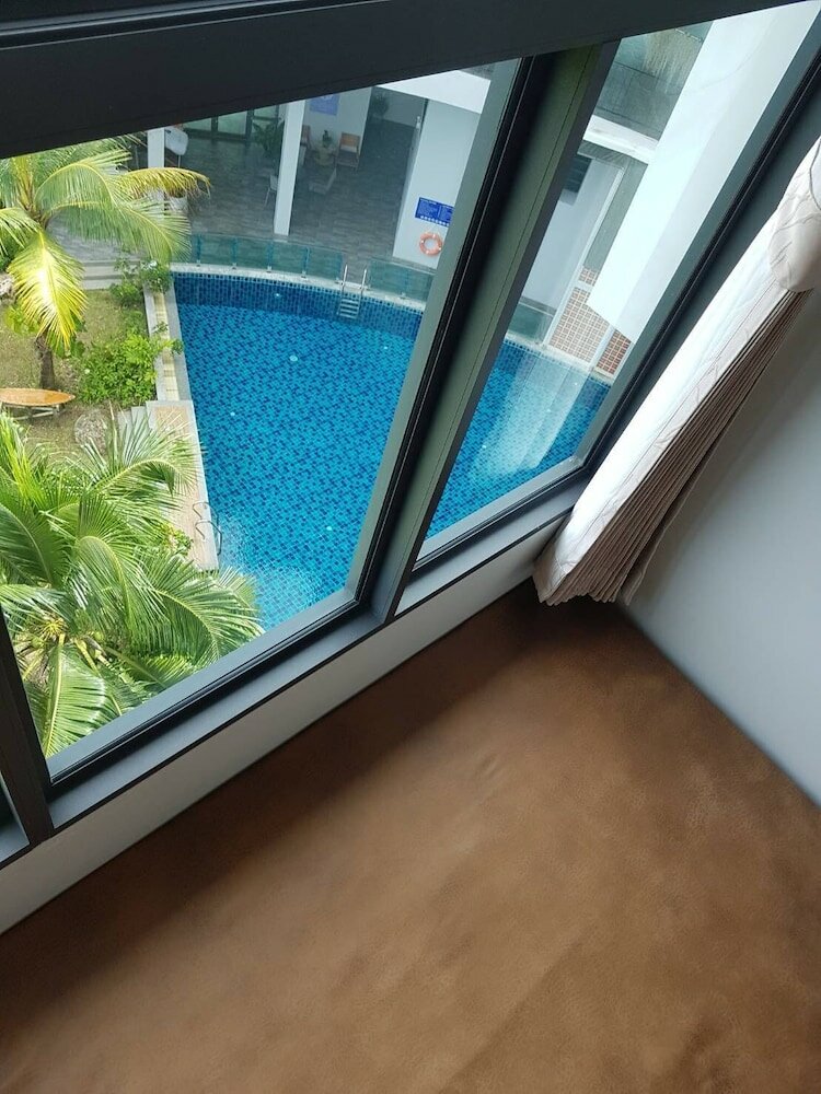 Фото Atom Phuket Hotel