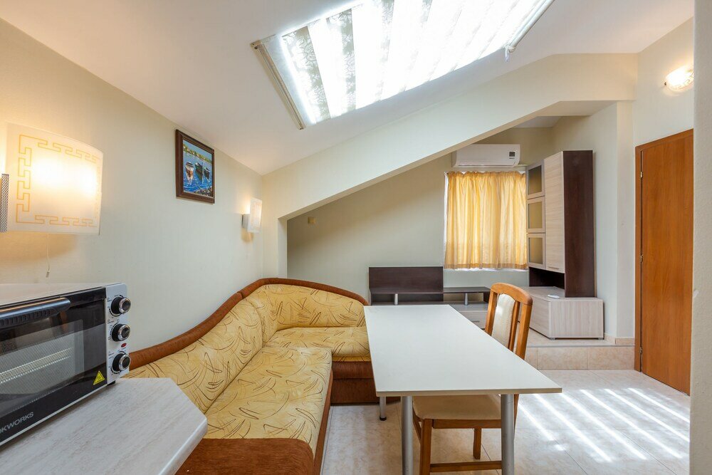 Фото 1 Bedroom Apartment in Dafinka Guest House