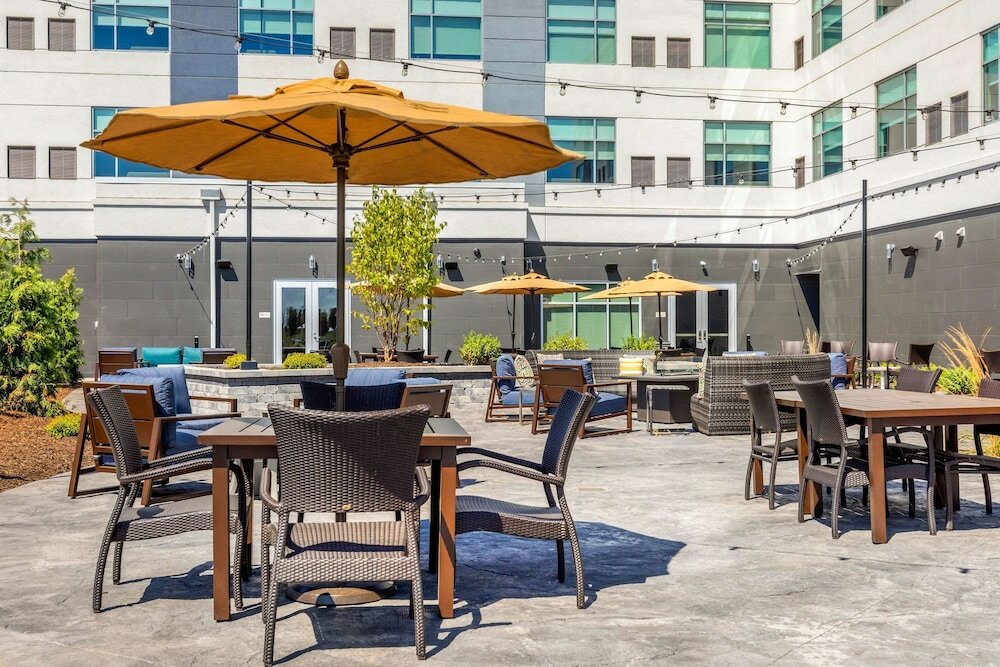 Фото Cambria Hotel Davenport Quad Cities