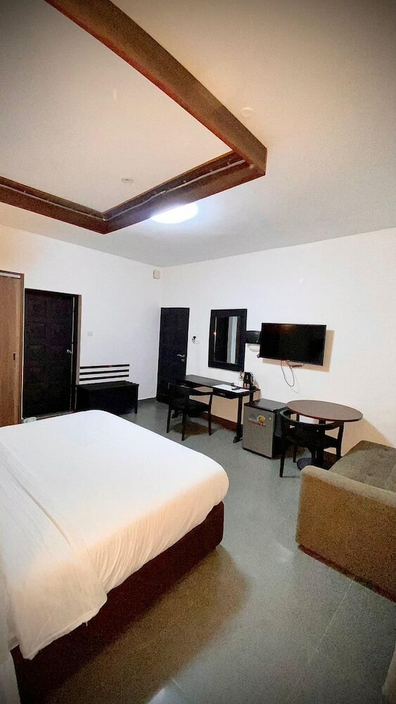 Фото Armaan Suites and Restaurant