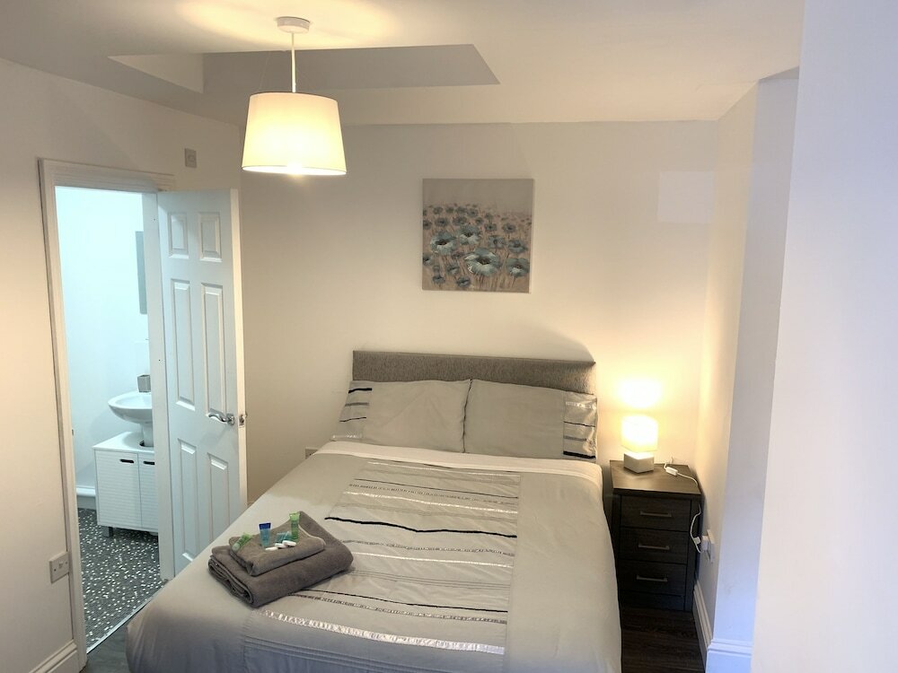 Фото Grand Central Budget Modern Apartments