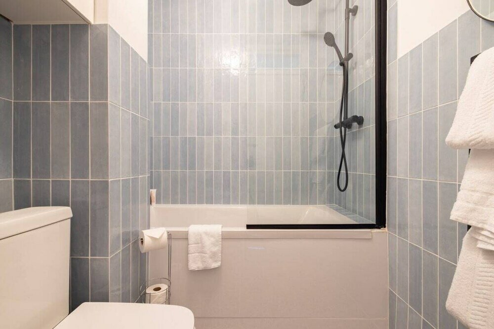 Фото The Shadwell Secret - Contemporary 4bdr House