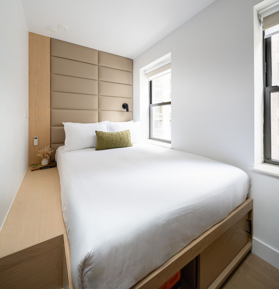 Фото Little Charlie Hotel