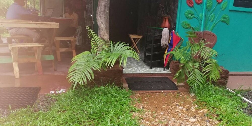 Фото Mid Climes Guest Inn