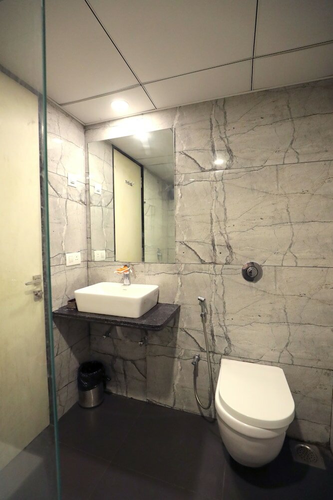 Фото Hotel Privya Rooms and banquet Surat