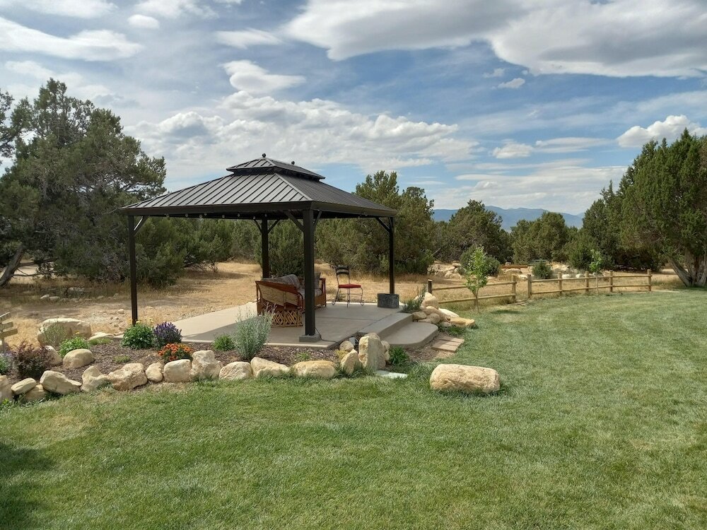 Фото Hacienda Roja - The Cedars № 7 at Wind Walker Homestead