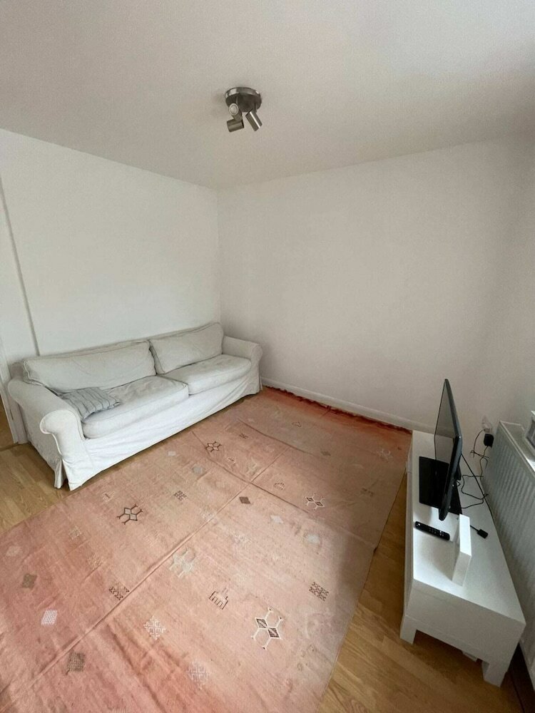 Фото Perfectly Located 1bd Flat by the Canal - Hackney