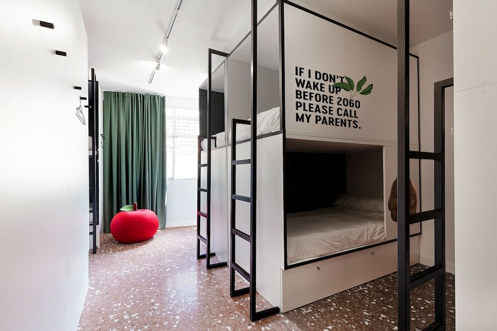 Фото 2060 The Newton Hostel & Market