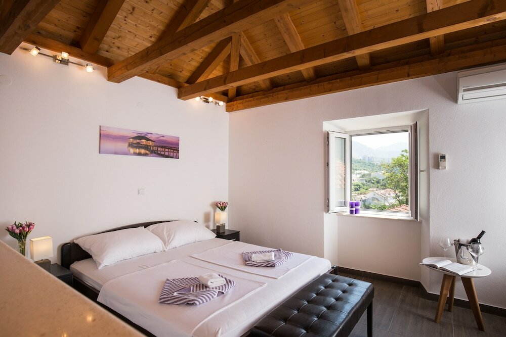 Фото Little Village House