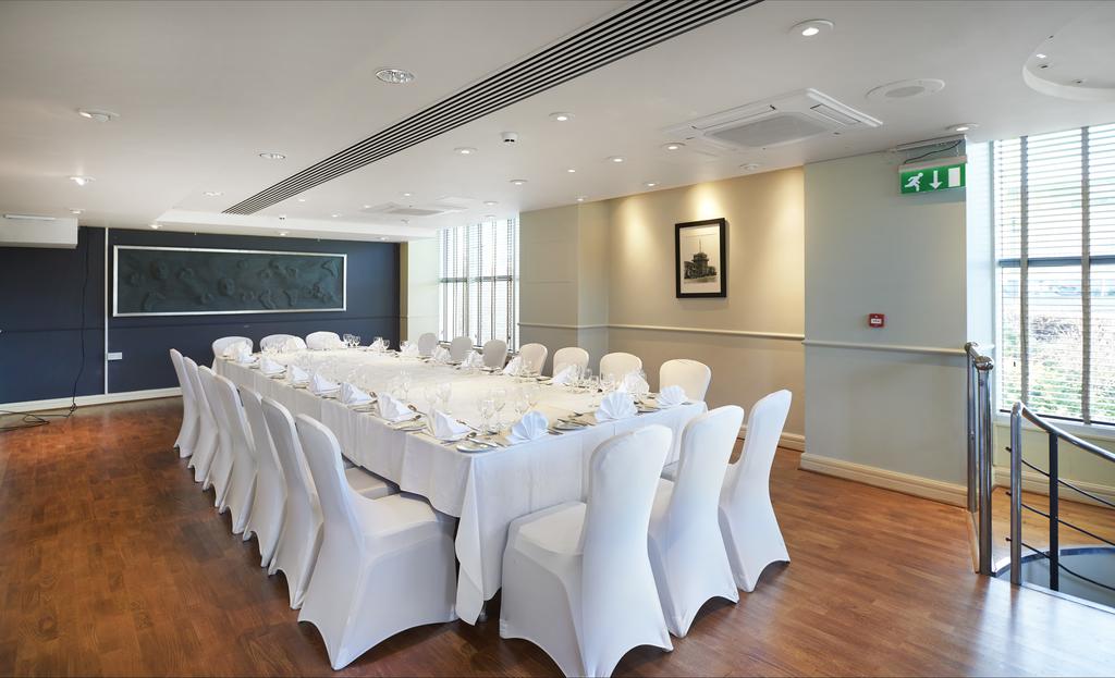 Фото Hilton London Croydon