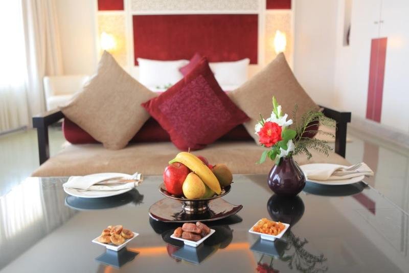 Фото La Renaissance Hotel