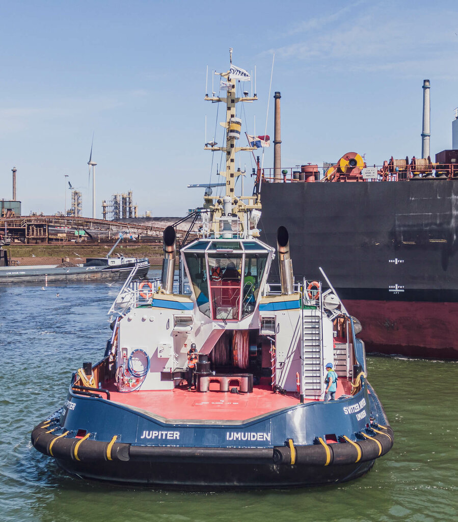 Shipbuilding, ship repair Albwardy Damen, Emirate of Sharjah, photo