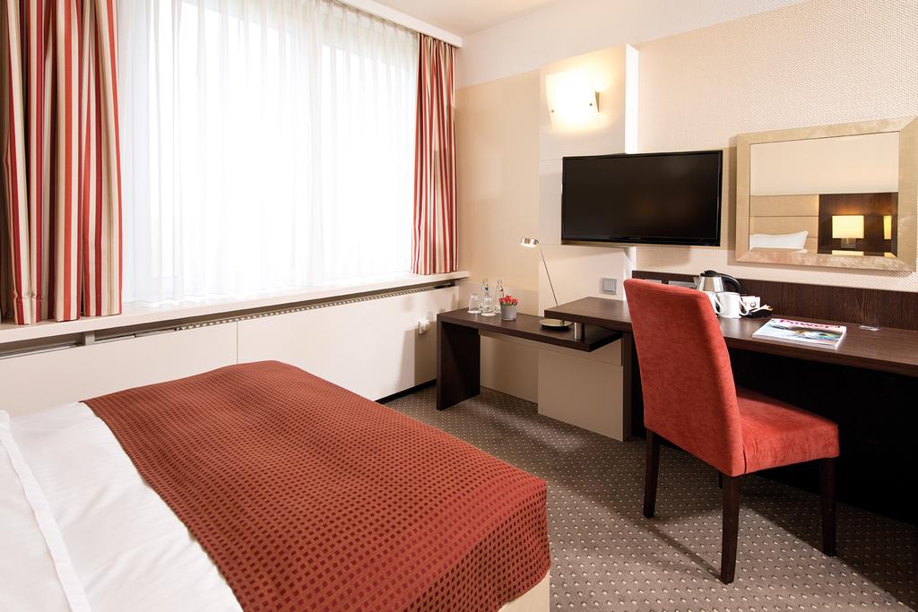 Фото Leonardo Hotel Munich Arabellapark