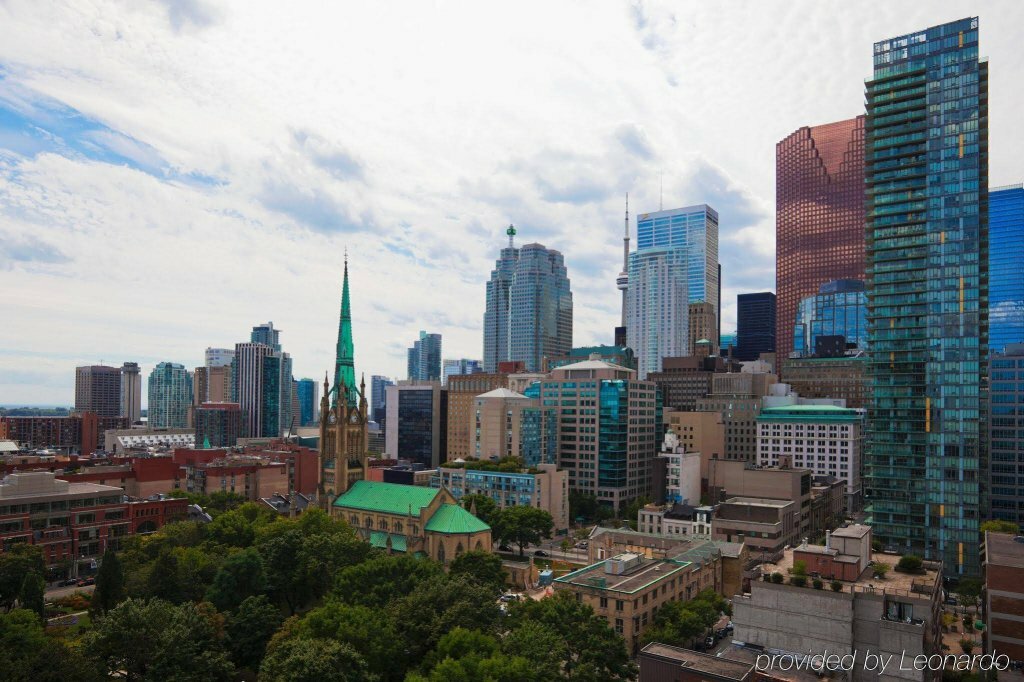 Фото Holiday Inn Express Toronto - Downtown, an Ihg Hotel