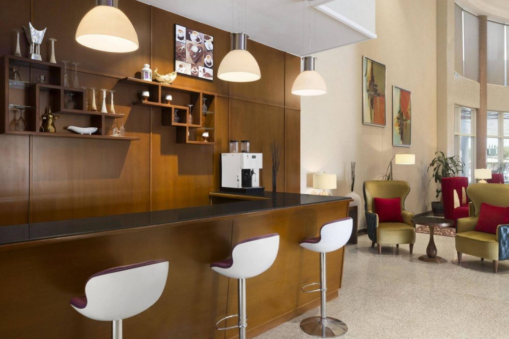Фото Ramada Al Qassim Hotel And Suites