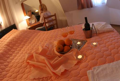 Фото Hotel Orange Inn