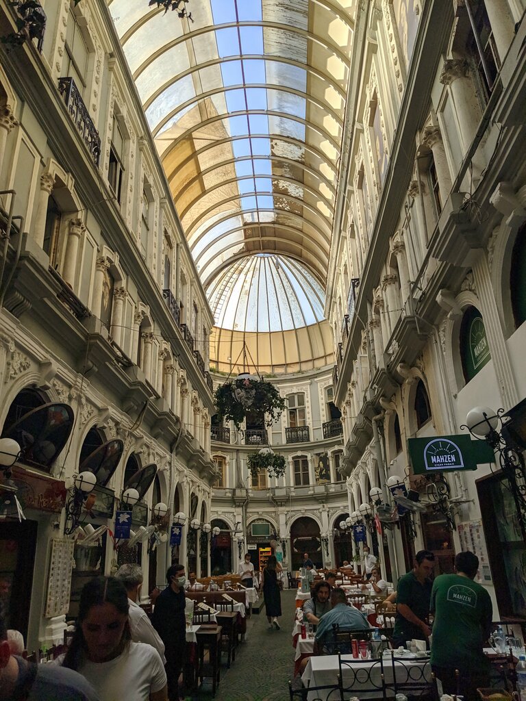 Bar, pub Genoese Tavern, Beyoglu, photo