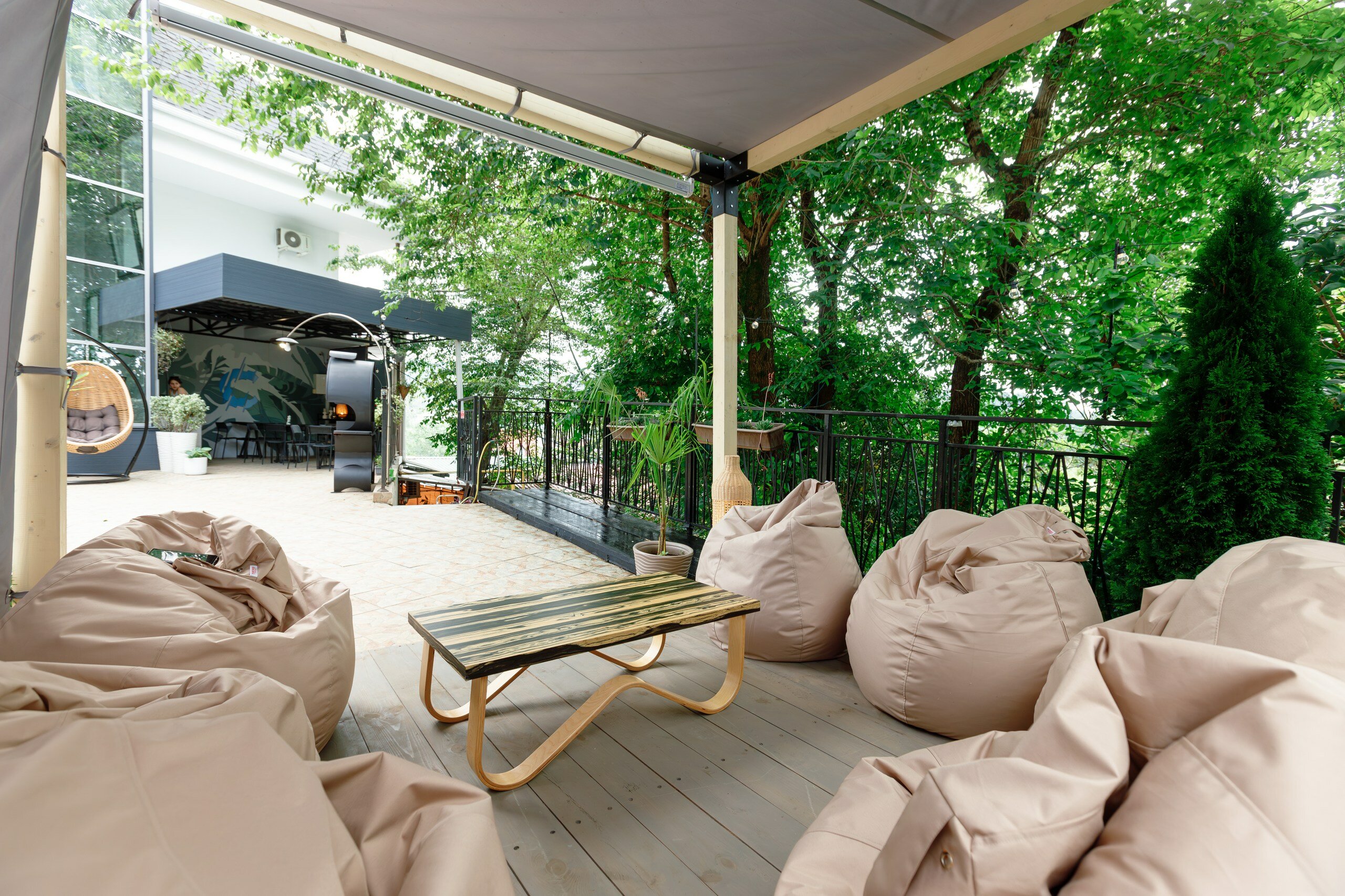 Фото Современник