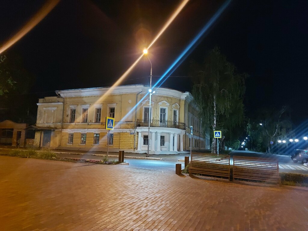 Landmark, attraction Здание отделения Государственного банка, первая треть XIX века, Chistopol, photo