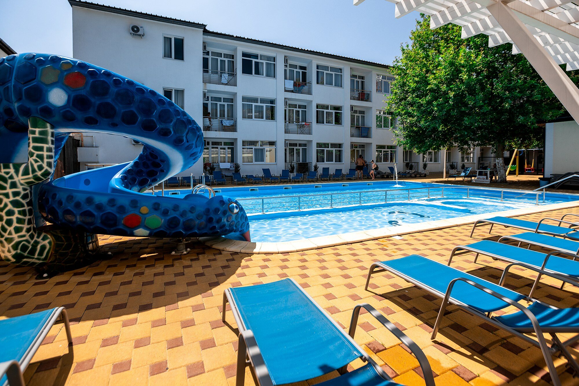 Фото отеля 1