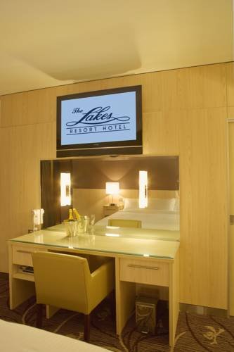 Фото The Lakes Resort Hotel