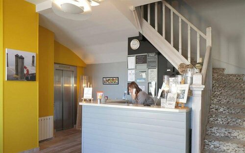 Гостиница Hôtel The Originals Le Tréport La Villa Marine в Абвиле