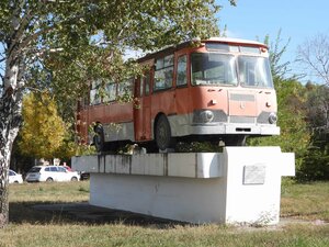 Автобус ЛиАЗ-677М (Samara Region, Tolyatti, Yuzhnoye Highway), monument to technology