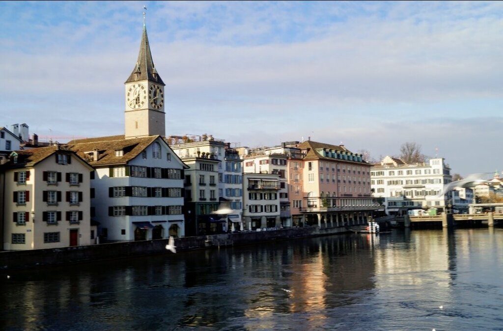 Catholic church St. Peter Pfarrhaus, Zurich, photo