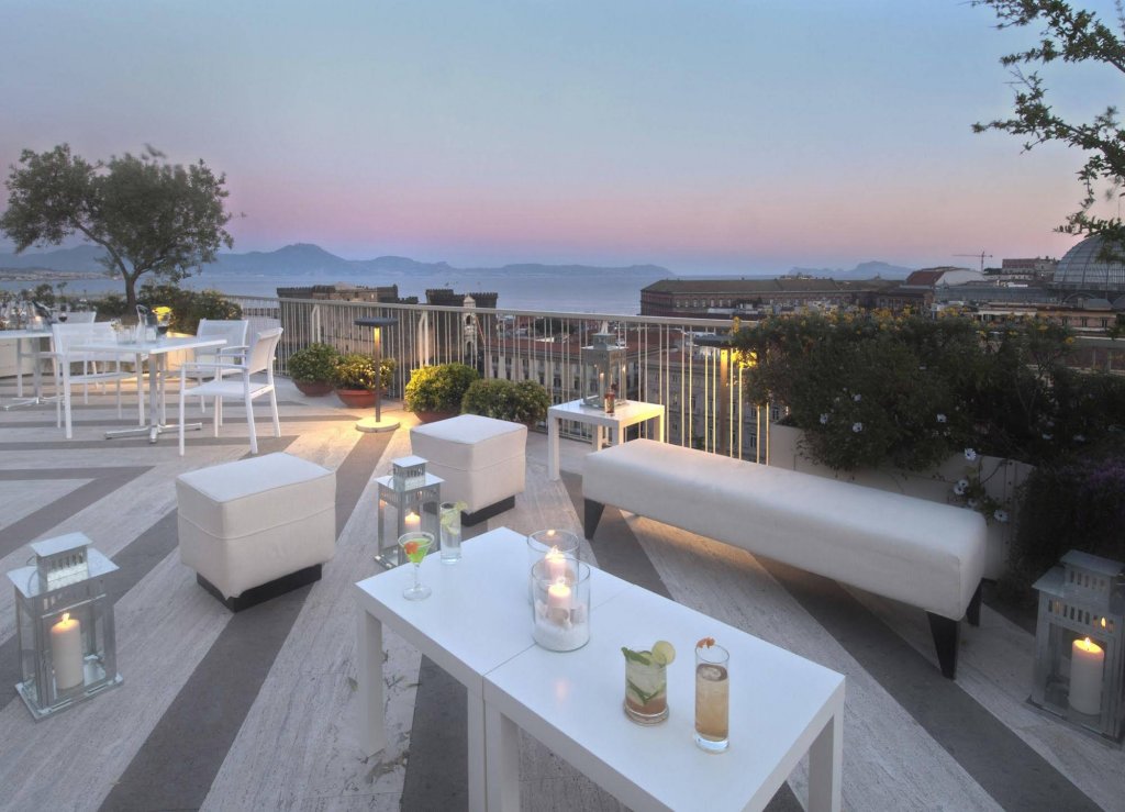 Фото Renaissance Naples Hotel Mediterraneo