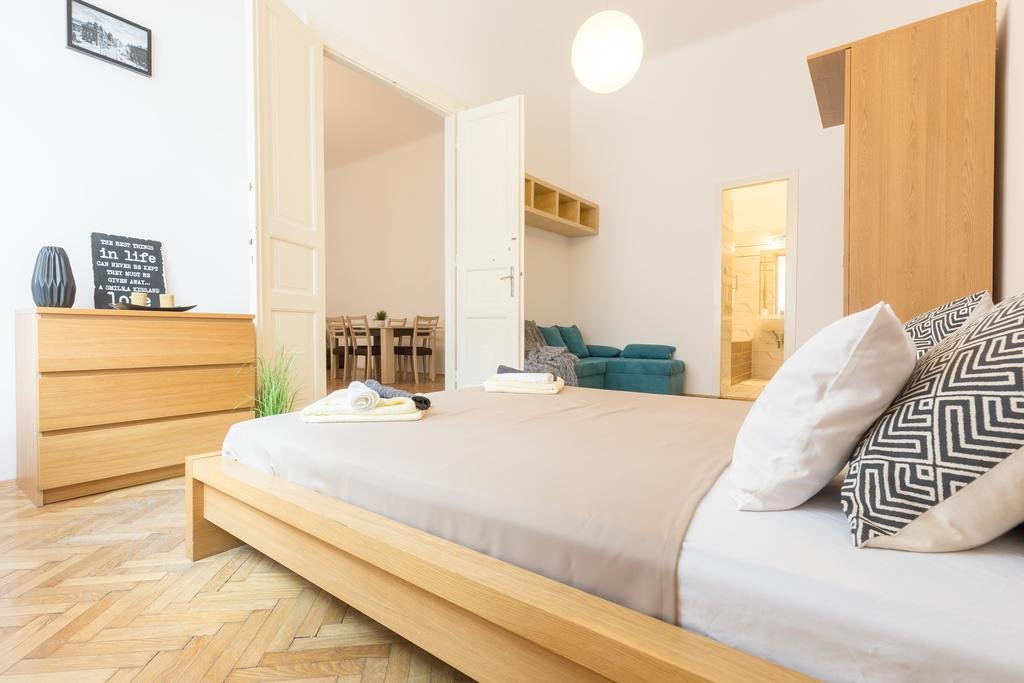 Фото Real Apartments Lovag