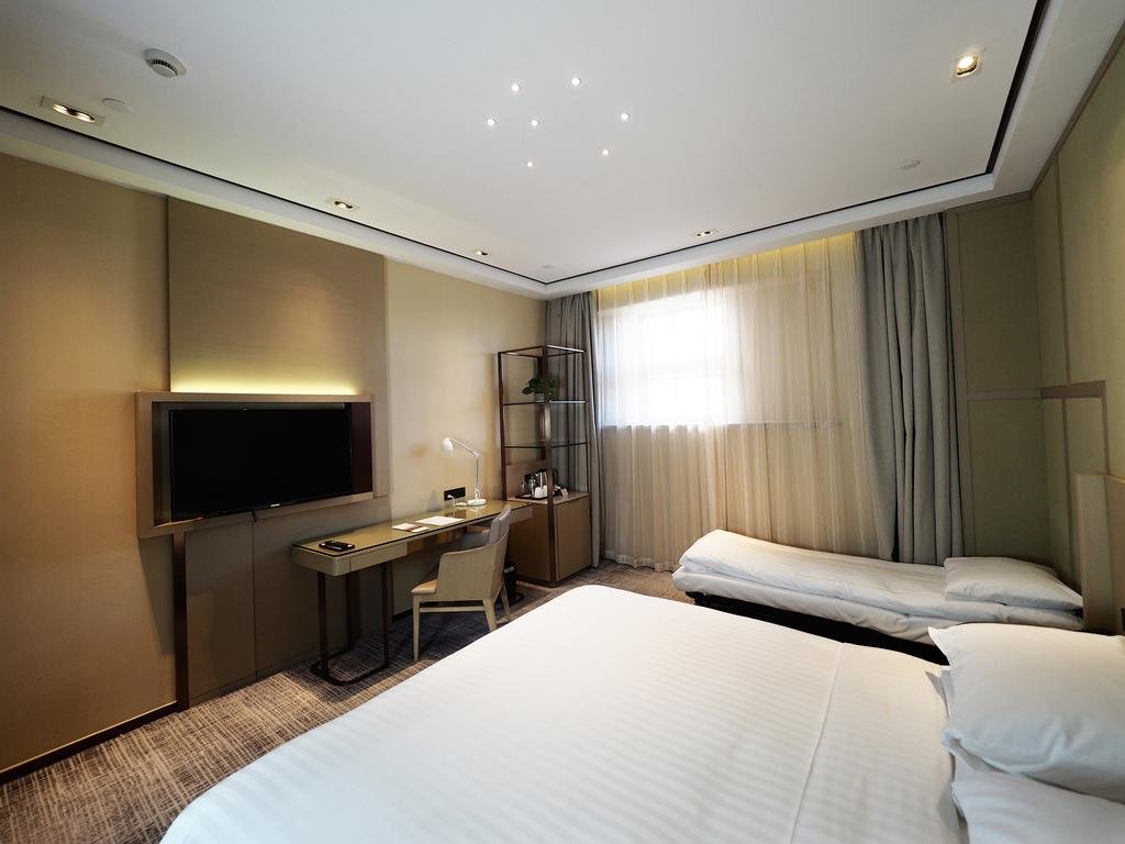 Фото Courtyard Shanghai International Tourism and Resorts Zone