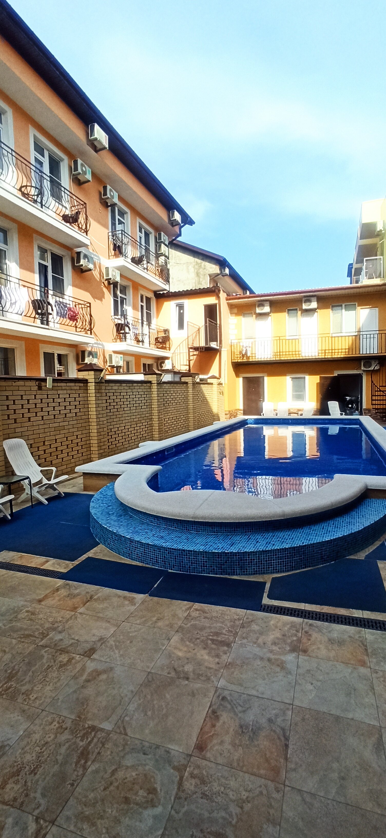 Фото Бристон