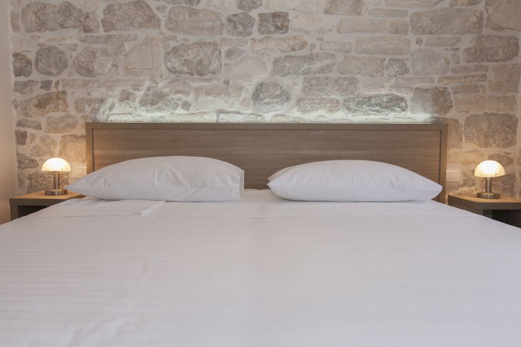 Фото Tifani Luxury Rooms 2