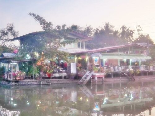 Гостиница Nr Homestay Amphawa в Самутсонгкхраме