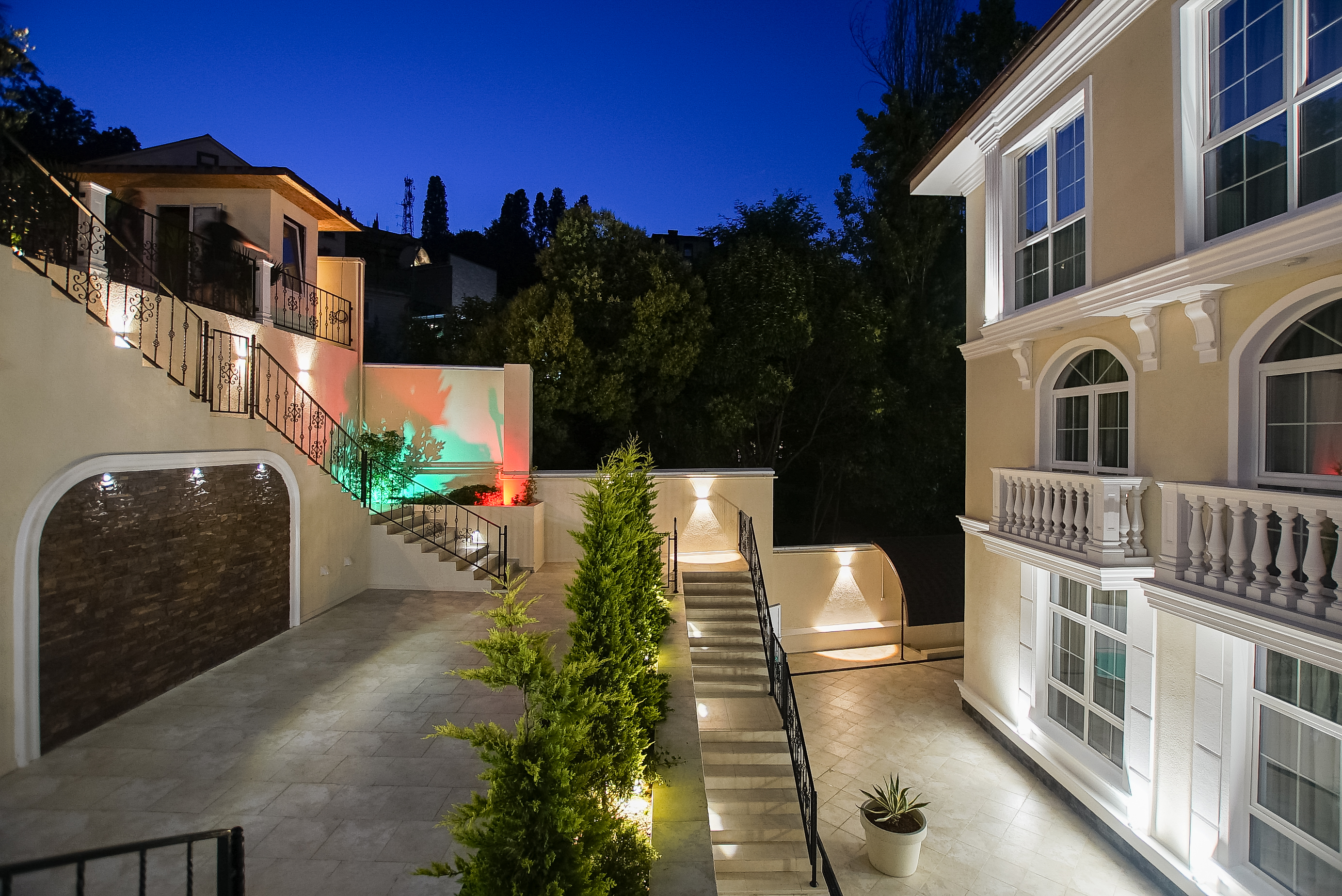 Фото The White Residence